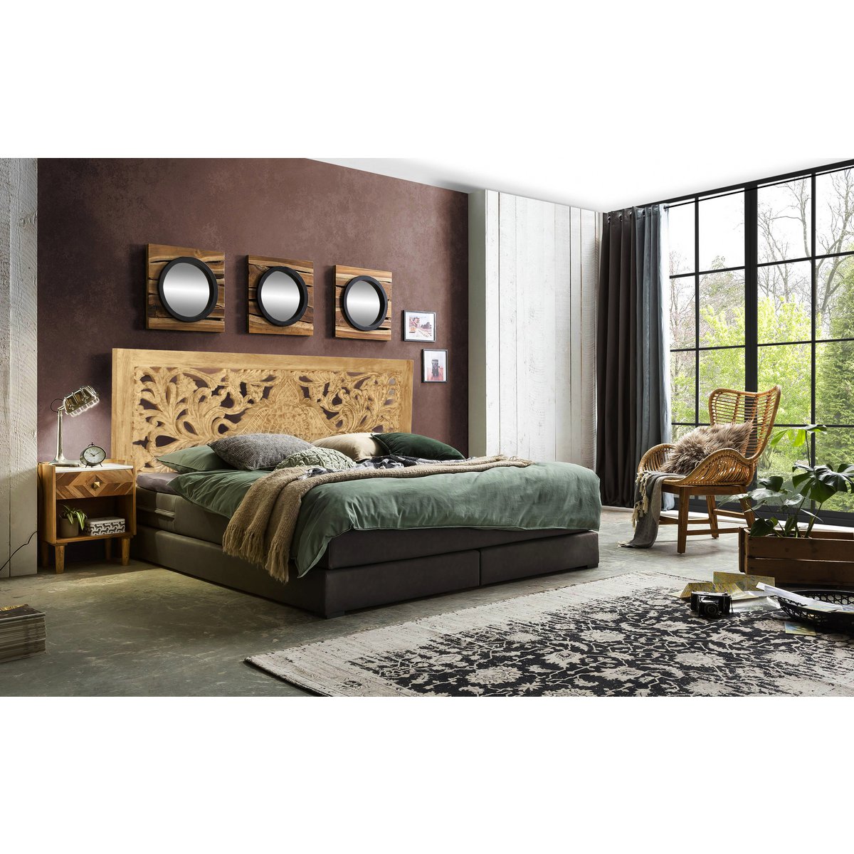 Boxspringbett mit Kopfteil aus Mangoholz