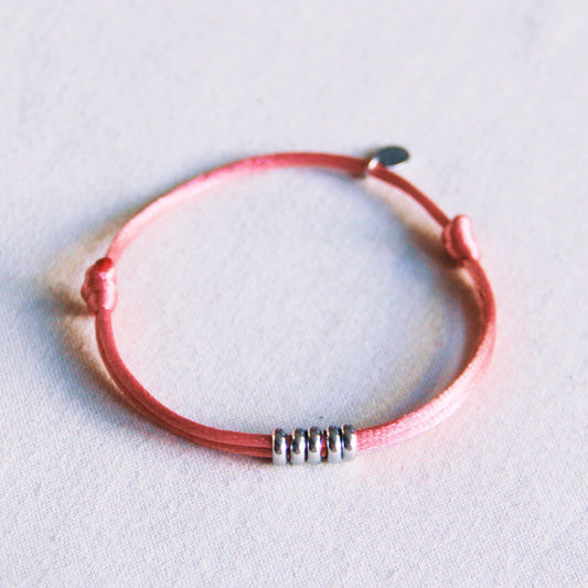 Satinarmband mit Ringen – Magenta/Silber