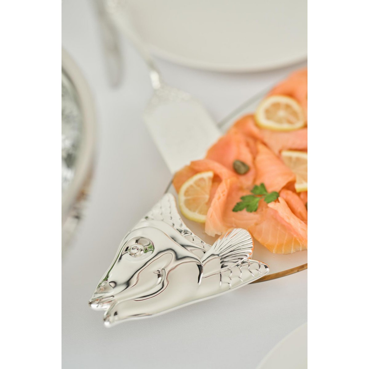 EDZARD Fischplatte Salmon, Glas, edel versilberte Elemente, mit Heber, Länge 58 cm