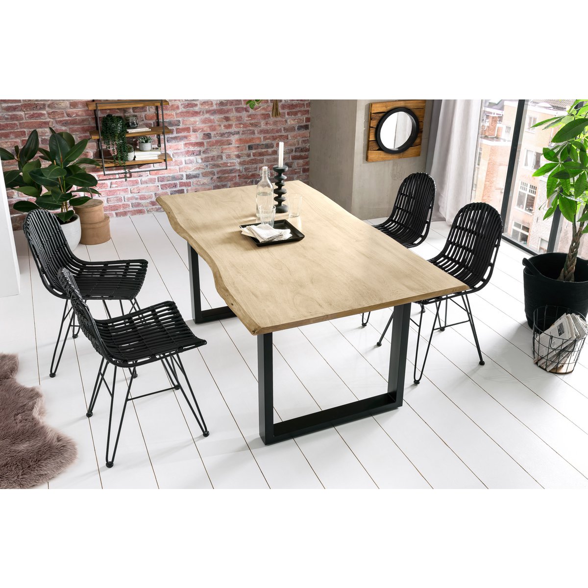 Tisch 140 x 80 cm, Platte hell gekälkt, Gestell schwarz
