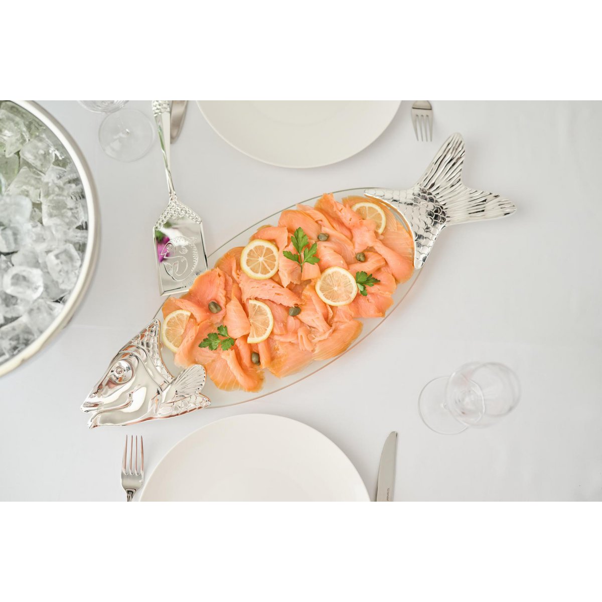 EDZARD Fischplatte Salmon, Glas, edel versilberte Elemente, mit Heber, Länge 58 cm