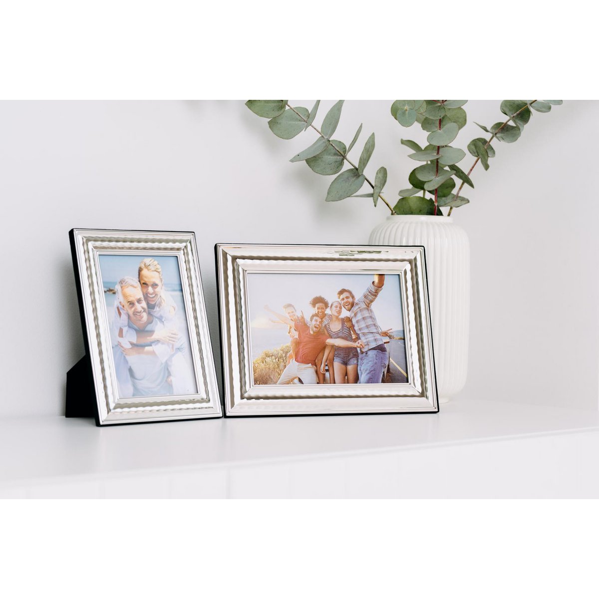 EDZARD Fotorahmen Urbino für Foto 15 x 20 cm, edel versilbert, anlaufgeschützt, mit 2 Aufhängern